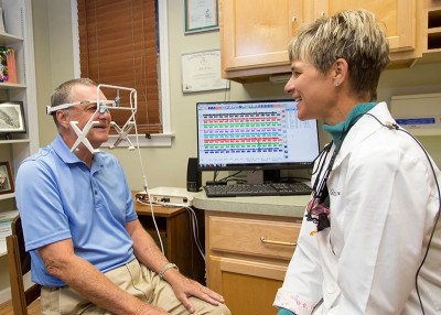 TMJ dentist Dr. Mandy Grimshaw performing treatment procedures on patient